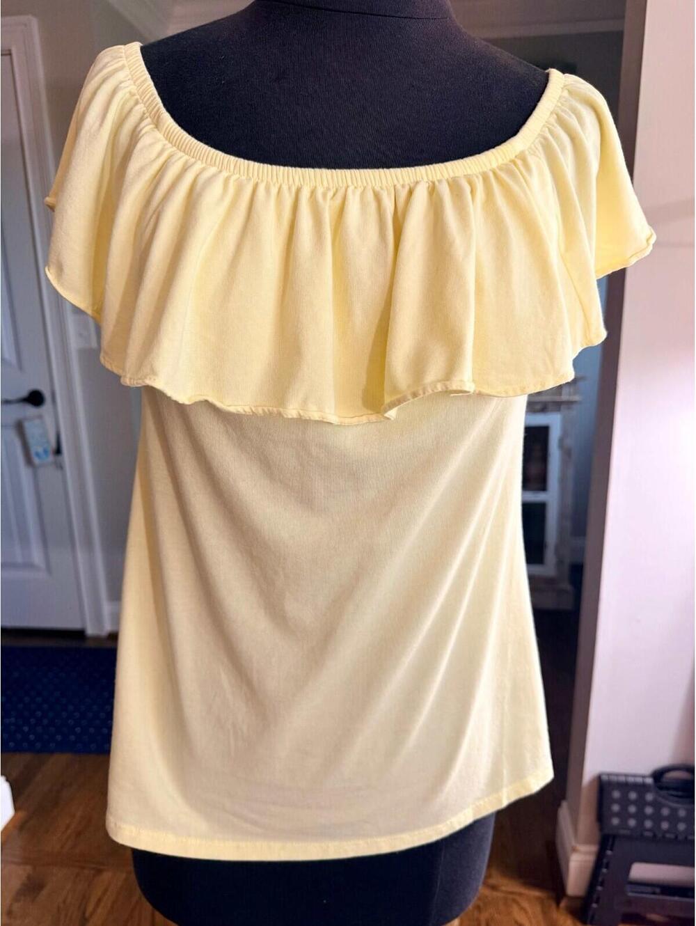Lilly Pulitzer Yellow Off the Shoulder Ruffled Top Jan-18 Soft Yellow SIZE SMALL